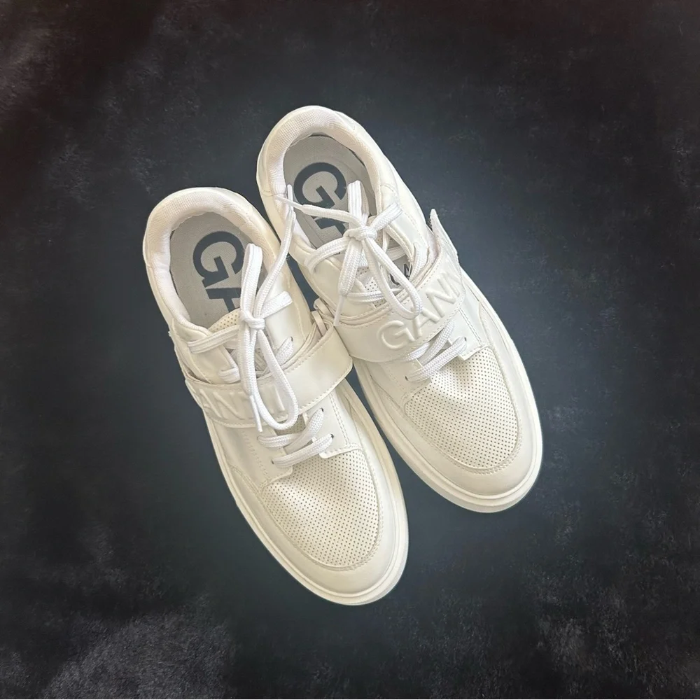 NWOB Ganni logo-patch low-top sneakers in White